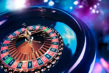 cheat Lightning Dice live table with dealer and multi-camera feed